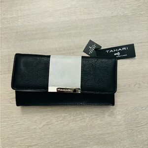 Tahari woman new wallet 💵